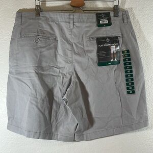 Men's Everyday Stretch Flat Front Short, Soft Silver, Size 40, 9" Inseam NEW